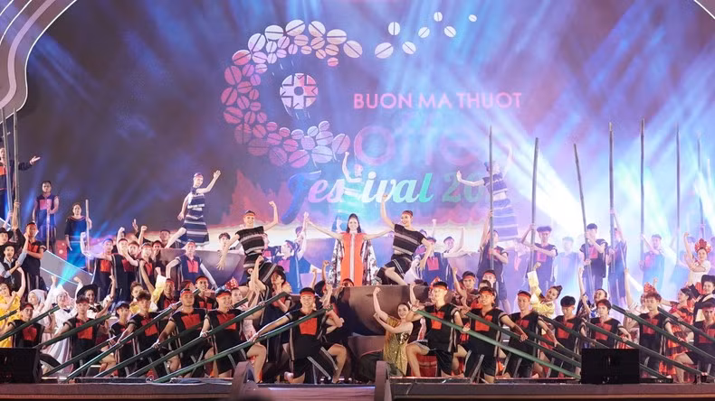 An art performance at the festival. (Photo: NDO)