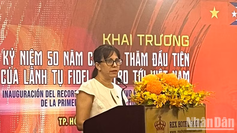 Ariadne Feo Labrada, Consul General of the Republic of Cuba in Ho Chi Minh City, speaks at the event.