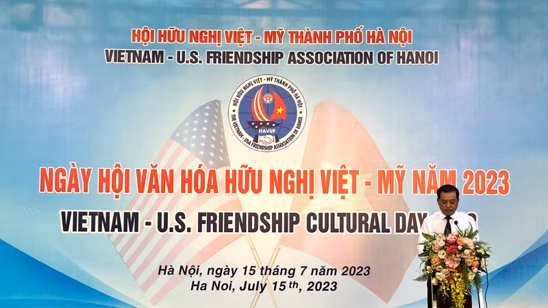 Dinh Hong Phong, Chairman of Vietnam – US Friendship Association of Hanoi and Deputy Director of Municipal Department of Labour, War Invalids and Social Affairs speaks at the event.