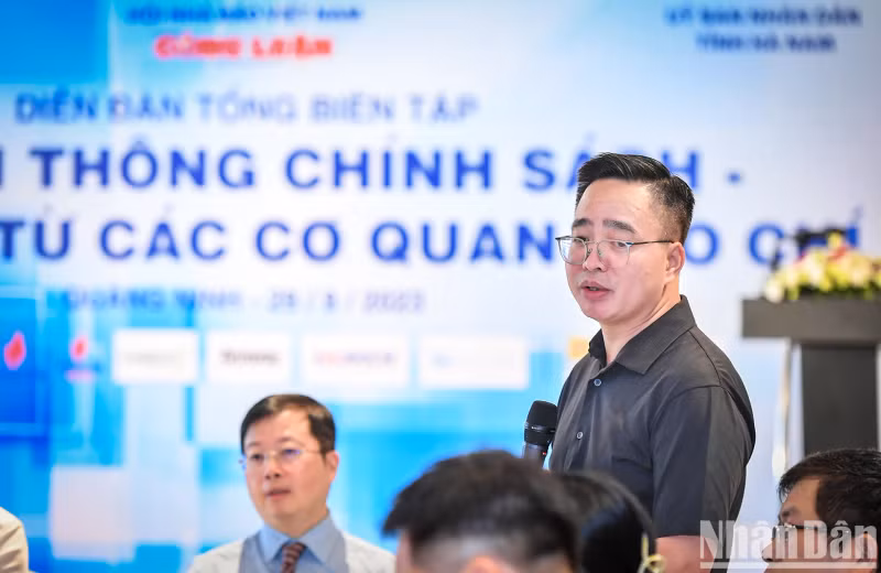 Deputy General Director of the Voice of Vietnam (VOV) Pham Manh Hung presents a speech at the forum. Deputy General Director of the Voice of Vietnam (VOV) Pham Manh Hung presents a speech at the forum.