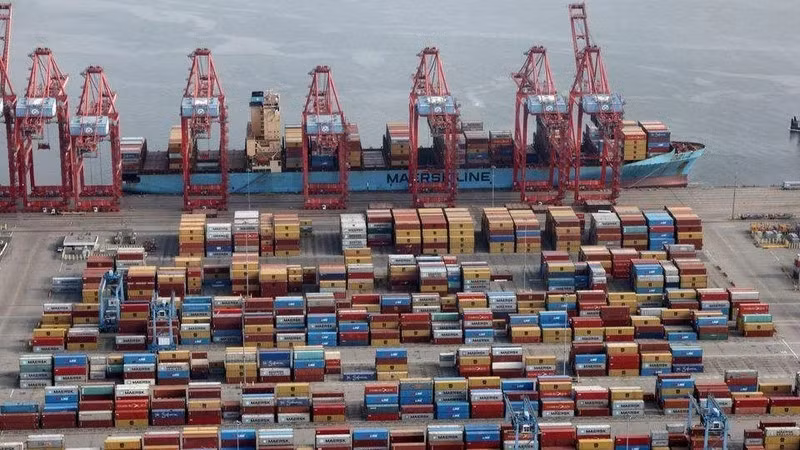 An overview of Long Beach Cargo Port in California. (Photo: Reuters)