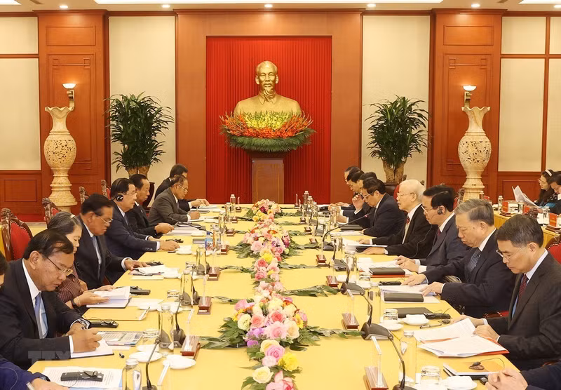 At the high-level meeting between the two Parties (Photo: VNA)