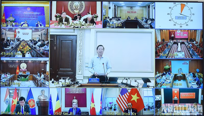 Chairman of Ho Chi Minh City People’s Committee Phan Van Mai speaks at the conference.
