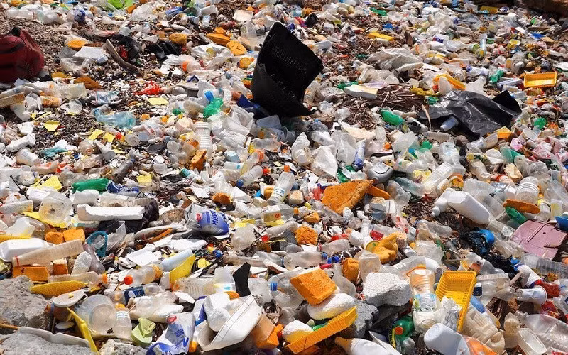 Large amounts of rubbish made from plastic can be seen washed-up on the shores of the harbour at Port Moresby, Papua New Guinea, November 19, 2018. (Photo: REUTERS)