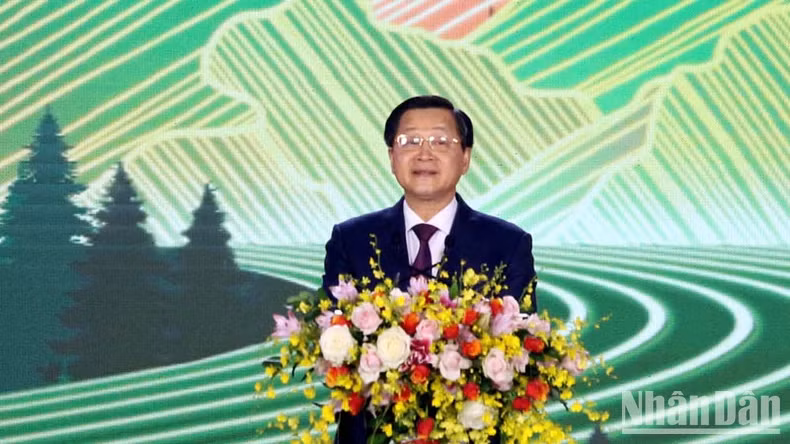 Deputy PM Le Minh Khai speaks at the ceremony. Deputy PM Le Minh Khai speaks at the ceremony.