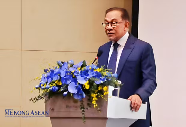 Malaysian Prime Minister Anwar Ibrahim speaks at the forum. (Photo: mekongasean.vn)