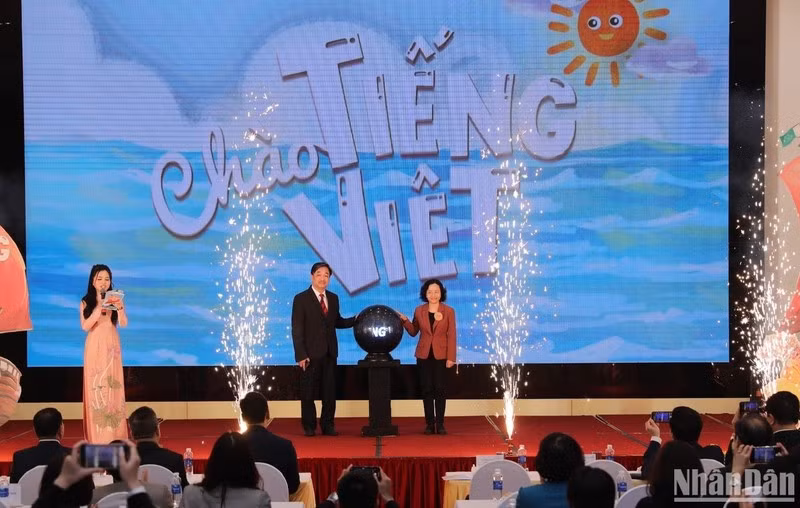 TV programme “Chao Tieng Viet” (Hello Vietnamese language) has been launched to promote Vietnamese language teaching abroad. (Photo: NDO)