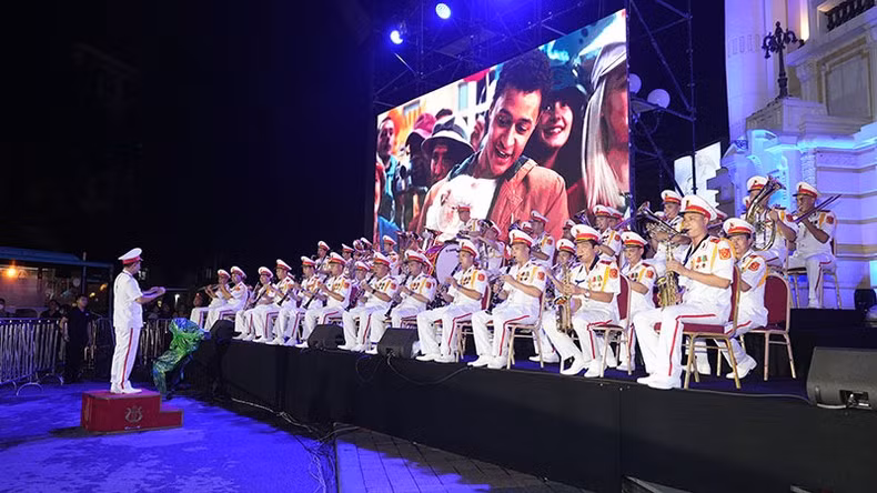 The orchestra performs outside the Hanoi Opera House. (Photo courtesy of organisers)