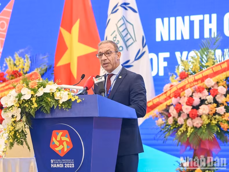 President of the IPU Duarte Pacheco speaks at the opening ceremony.