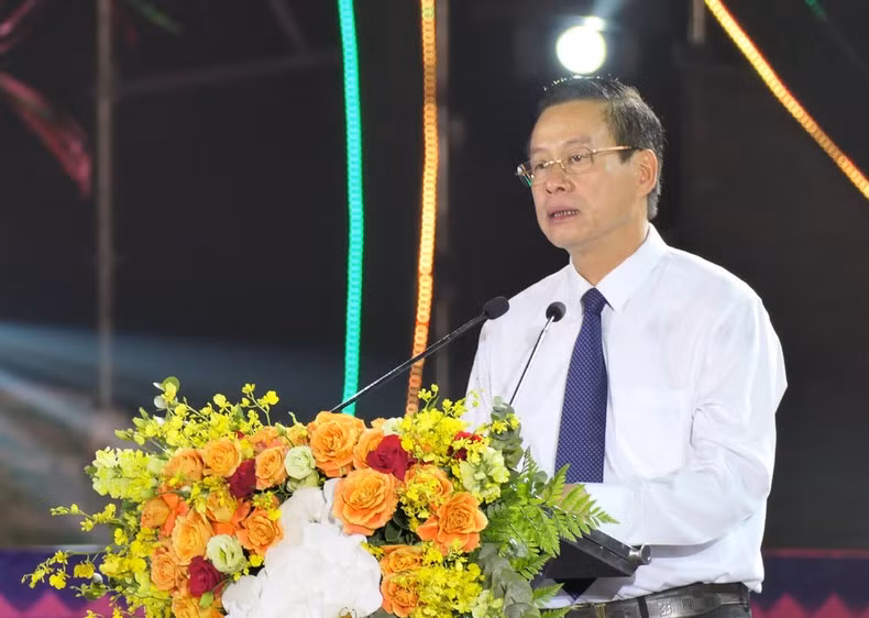 Chairman of Ha Giang Provincial People’s Committee Nguyen Van Son speaks at the ceremony. (Photo: NDO)