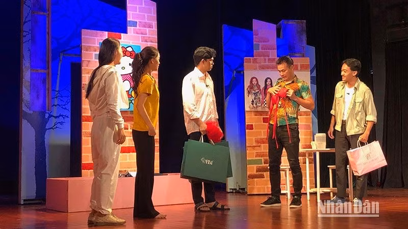 The competitions aim to encourage young artists. (In photo: A scene from a play by the Vietnam National Drama Theatre)