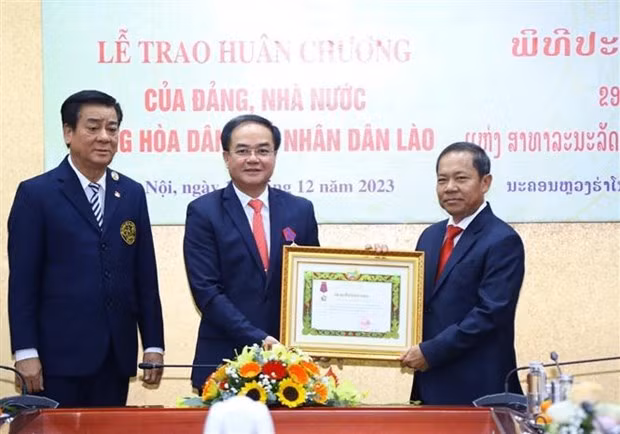 At the handover ceremony. (Photo: VNA)