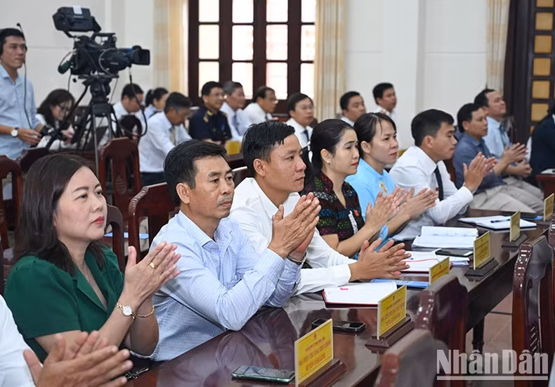 Delegates attend the session.