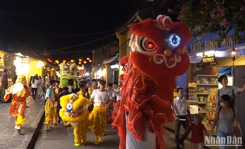 The Mid-Autumn Festival in Hoi An The Mid-Autumn Festival in Hoi An