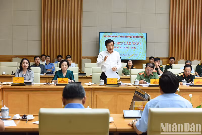 Minister-Chairman of the Government Office Tran Van Son speaks at the meeting. Minister-Chairman of the Government Office Tran Van Son speaks at the meeting.