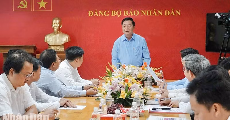 Secretary of the PCC and Head of the PCC’s Commission for Communications and Education Nguyen Trong Nghia, speaks at the Nhan Dan Newspaper’s Representative Office in Ho Chi Minh City.