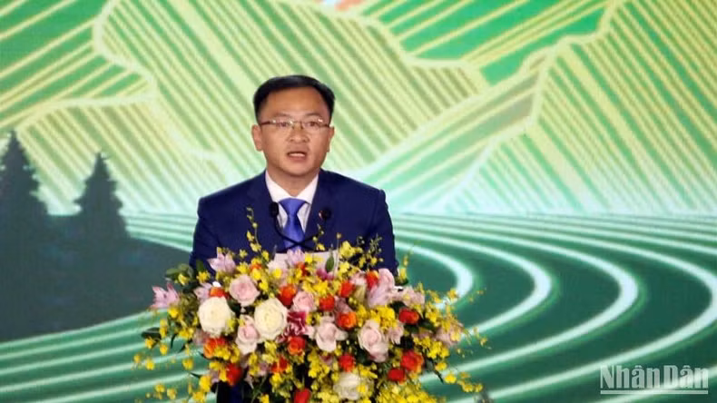 Chairman of the Da Lat City People’s Committee, Dang Quang Tu, speaks at the ceremony. Chairman of the Da Lat City People’s Committee, Dang Quang Tu, speaks at the ceremony.