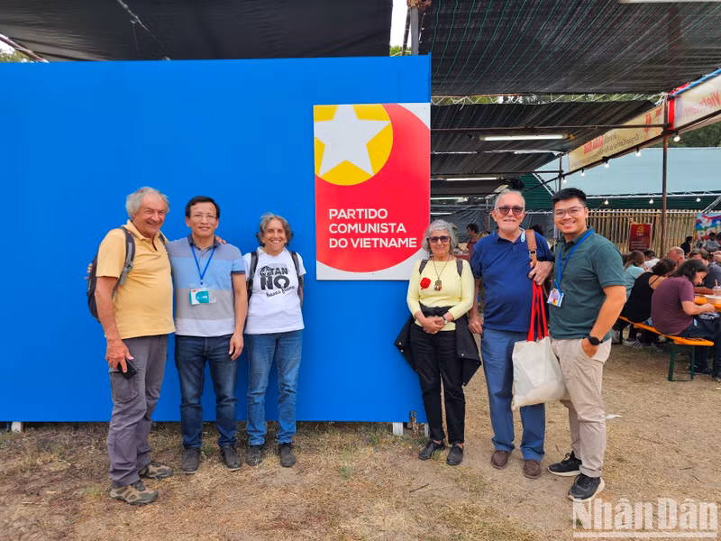 Many international friends expressed their belief that under the leadership of the Communist Party of Vietnam, the country will increasingly develop in the coming years. Many international friends expressed their belief that under the leadership of the Communist Party of Vietnam, the country will increasingly develop in the coming years.