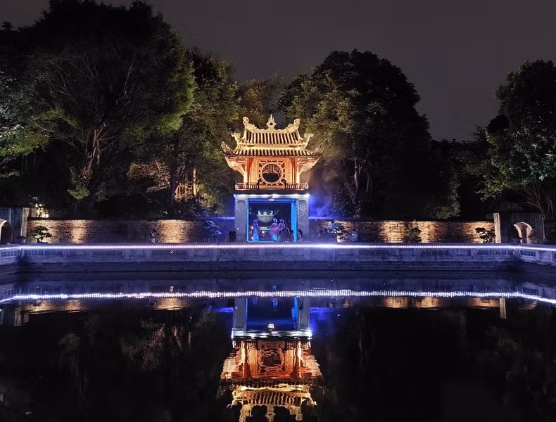 The Khue Van Cac (the pavilion of the constellation of literature) has been sparkling under the light technology. The Khue Van Cac (the pavilion of the constellation of literature) has been sparkling under the light technology.