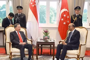 Party General Secretary To Lam holds talks with Singaporean President Tharman Shanmugaratnam during his official visit to Singapore on March 12, 2025 (Photo: VNA)