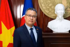 Ambassador Duong Chinh Chuc. (Photo: Courtesy of the Embassy of Viet Nam in Angola.)