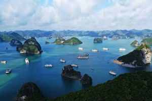 Ha Long seen from above. (Photo: QUANG THO)