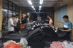 Garments for export are produced at Ha Noi University of Industry and Trade. (Photo: VNA)
