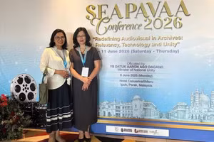 Le Thi Ha (right), Director of the Viet Nam Film Institute, leads the Vietnamese delegation at the SEAPAVAA conference.