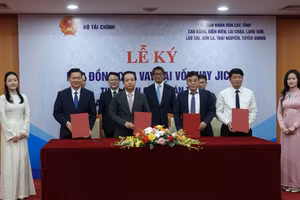 At the signing ceremony on June 12. (Photo: NDO)