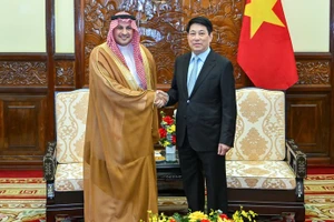 State President Luong Cuong (R) receives Saudi Arabian Ambassador Mohammed Ismaeil A. Dahlwy in Ha Noi on December 31. (Photo: VNA)