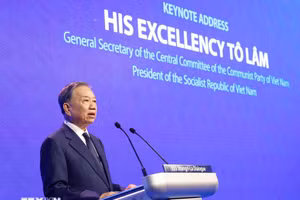 General Secretary of the Central Committee of the Communist Party of Viet Nam and President of the Socialist Republic of Viet Nam To Lam delivers a keynote address at the opening of the 23rd Shangri-La Dialogue in Singapore on May 29. (Photo: VNA)