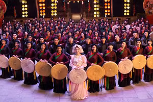 The music video “Bac Bling” by singer Hoa Minzy, which has garnered over 311 million views on YouTube, showcases the cultural heritage of Bac Ninh Province to a global audience.