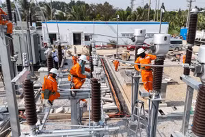 EVNSPC officers and workers work throughout the April 30 and May 1 holiday to accelerate progress and put the 110kV projects into operation.