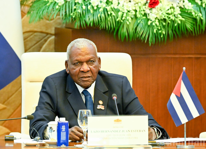 Esteban Lazo Hernandez, President of the National Assembly of People’s Power and President of the Council of State of Cuba delivers a speech at the meeting. 011025-vn-cuba-9.jpg