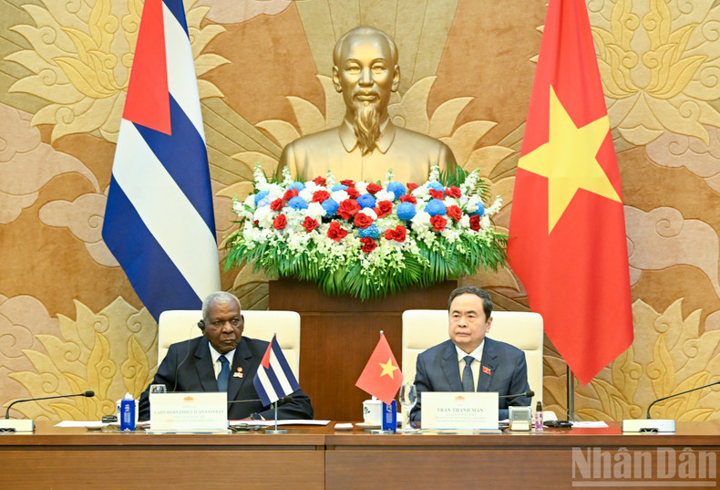 National Assembly Chairman Tran Thanh Man and Esteban Lazo Hernandez, President of the National Assembly of People’s Power and President of the Council of State of Cuba co-chair the second meeting of the Inter-Parliamentary Cooperation Committee between the National Assembly of Viet Nam and the National Assembly of Cuba. 011025-vn-cuba-3.jpg