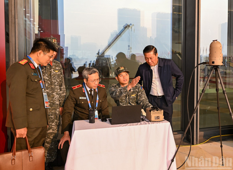 Leaders of the Ministry of Public Security and relevant units discuss plans to ensure security and safety for the Congress.