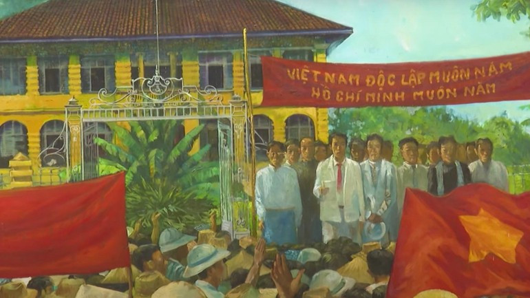 An oil painting depicting the victory celebration rally on the afternoon of August 22, 1945, organised by the Provincial Party Committee and the people of Tan An (on display at the Tong Than House Relic). Photo: Long An Provincial Party Committee Portal (former). 220825-dien-tien-2.jpg