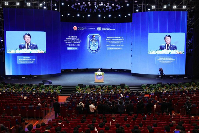 Politburo member, Minister of Public Security Gen. Luong Tam Quang delivers the closing remarks (Photo: VNA) 261025-be-mac-1.jpg