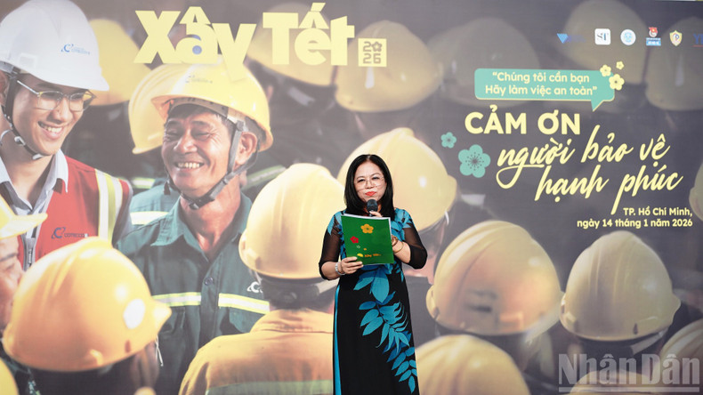 Luong Thi Toi, Deputy Director of the Ho Chi Minh City Department of Home Affairs, delivers remarks at the “Build Tet 2026” programme.