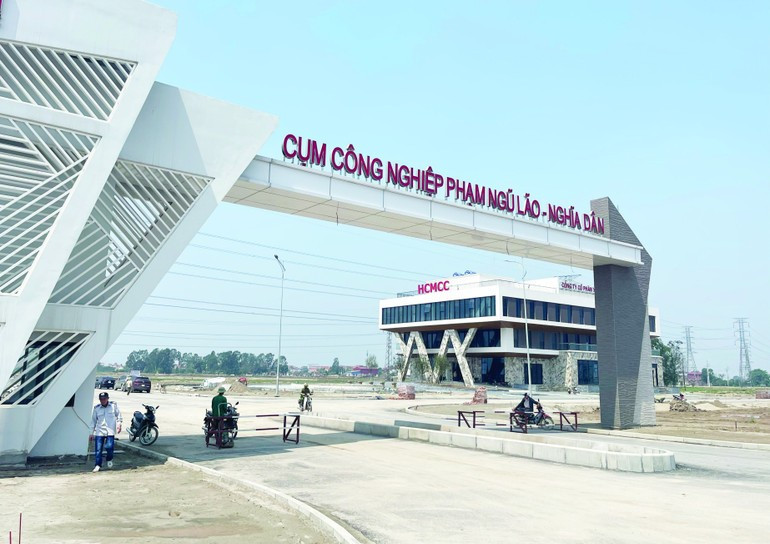 Investors are accelerating infrastructure construction at the Pham Ngu Lao–Nghia Dan Industrial Cluster in Hung Yen Province to accommodate new investment projects. 100825-hung-yen-2.jpg