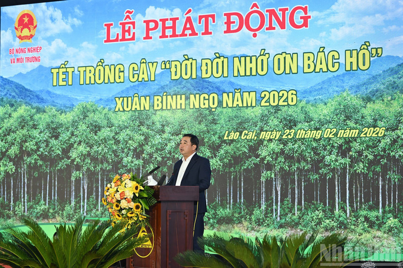 Minister of Agriculture and Environment Tran Duc Thang delivers remarks at the ceremony.
