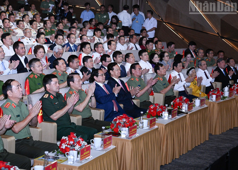 The Prime Minister and delegates attend the 9th “For National Security” Emulation Congress. 070825-tt-6.jpg