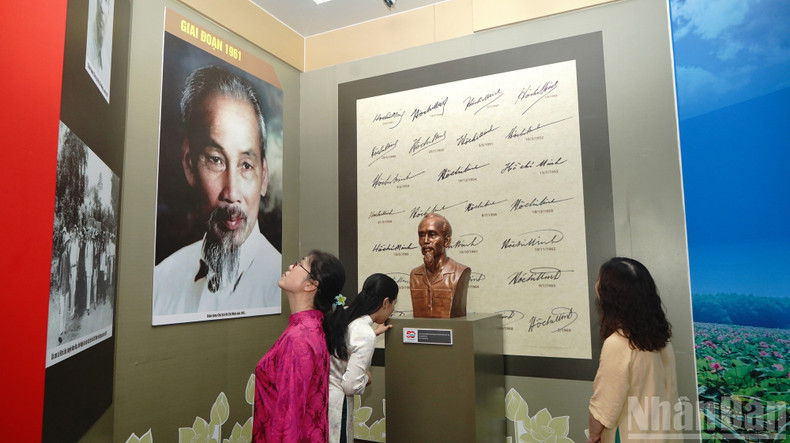 Residents and tourists visiting the Ho Chi Minh Museum – Ho Chi Minh City Branch can clearly feel the spirit of the city named after Uncle Ho, especially on weekends. Residents and tourists visiting the Ho Chi Minh Museum – Ho Chi Minh City Branch can clearly feel the spirit of the city named after Uncle Ho, especially on weekends.
