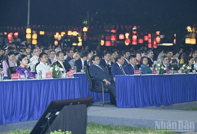 Delegates attend the opening ceremony. 111025-le-hoi-4.jpg