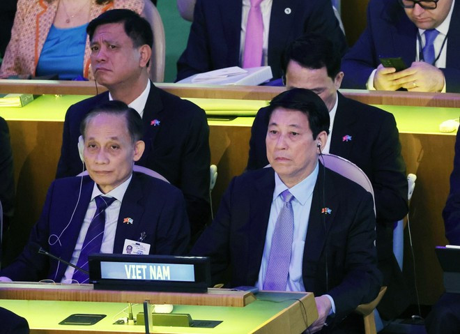 State President Luong Cuong and Acting Minister of Foreign Affairs Le Hoai Trung attends the high-level meeting marking the UN's 80th anniversary (Photo: VNA) 260925-ctn-ve-hn.jpg