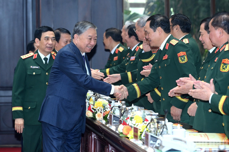 Party General Secretary To Lam with leaders of the Ministry of National Defence and the General Department of Logistics - Technical Services.