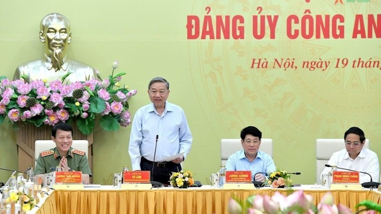 Party General Secretary To Lam attended and delivered instructions at the Central Public Security Party Committee Conference, June 19, 2025, with State President Luong Cuong and Prime Minister Pham Minh Chinh. General Luong Tam Quang, Politburo Member, Secretary of the Central Public Security Party Committee, Minister of Public Security, also attended the event. 170825-cand-5.jpg