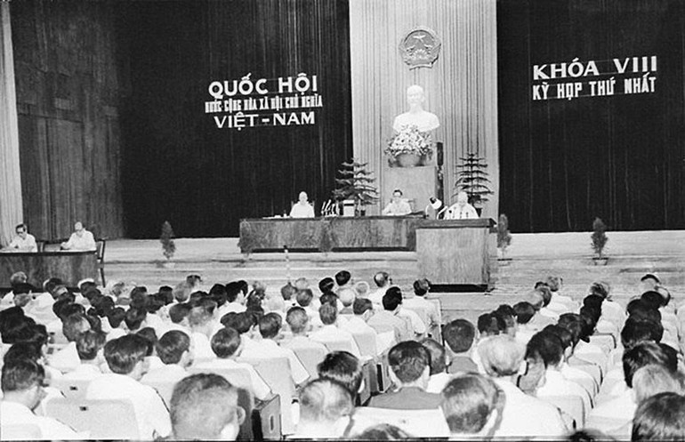 TERM VIII (1987–1992) Election held on April 19, 1987. Total number of deputies elected: 496. In the photo: Opening of the first session of the eighth National Assembly, June 17, 1987.