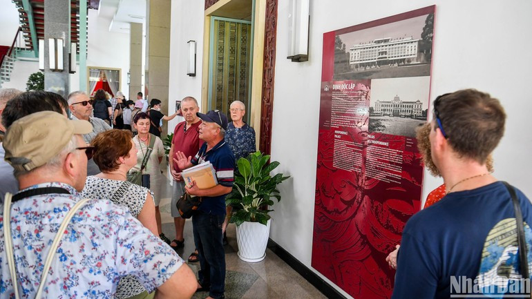 Cultural and historical destinations are chosen by many international visitors when visiting Ho Chi Minh City. 160925-du-lich-vn-2.jpg