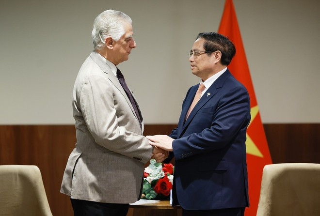 Prime Minister Pham Minh Chinh meets the Industry Federation of the State of Rio de Janeiro (Firjan)’s President Luiz Césio Caetano in Brazil's Rio de Janeiro city on July 7 (local time). (Photo: VNA) 080725-tt-tiep-tap-doan-brazil-3.jpg